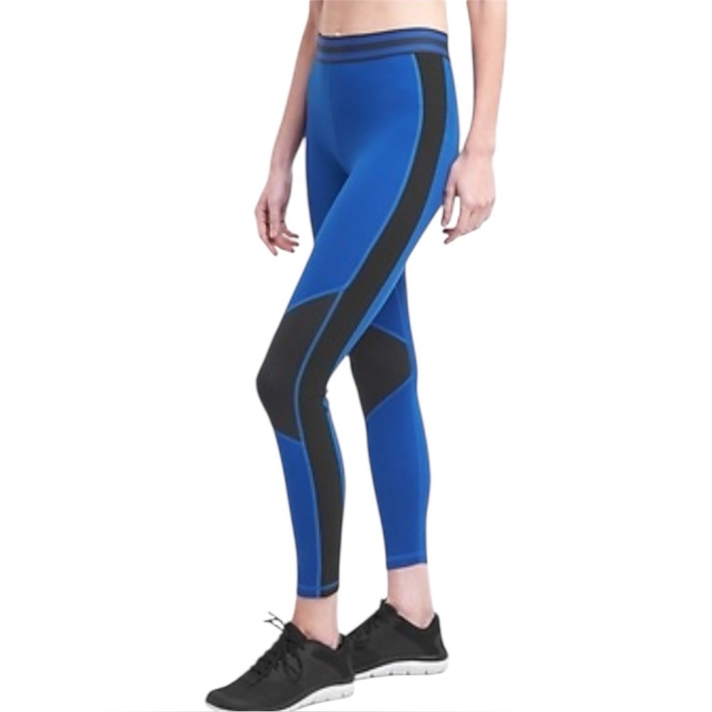 GapFit Gfast Mid Rise Blackout Colorblock Moto Workout Fitted silhouette Legging